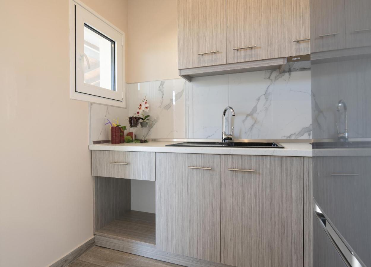 Sunset Studios - Suites With Seaview & Back Side Apartements 토로니 외부 사진